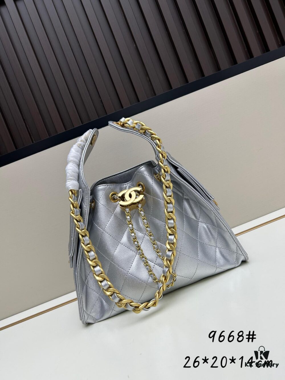 69303e13f09edb6de4c4d5cc New Chanel 25 Handbag
