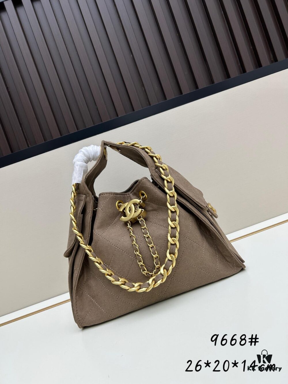 69303e1ef09edb6de4c4d5dc New Chanel 25 Handbag ||| The Rising 'It Bag' After the Chanel 22