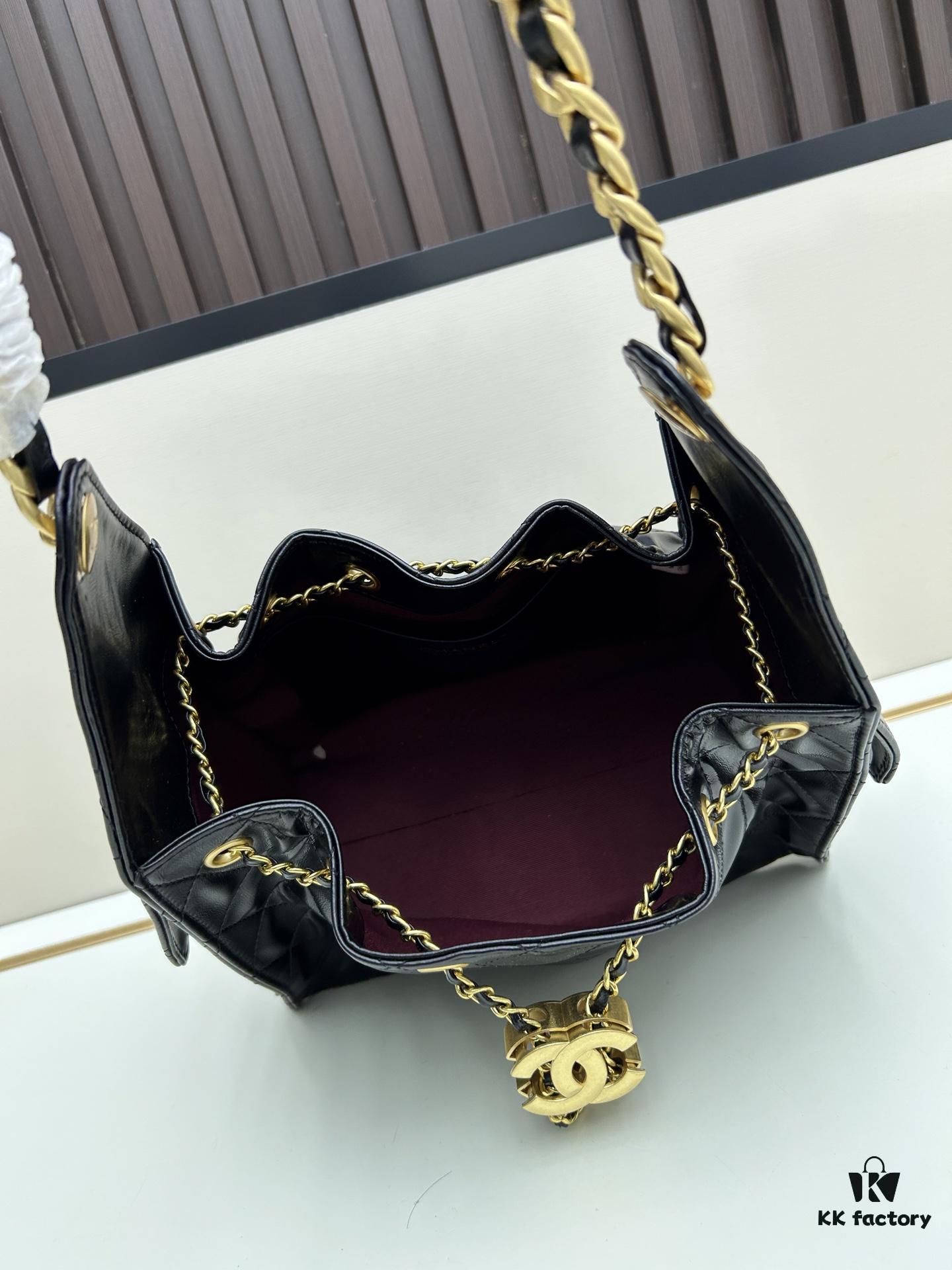 69303e33f09edb6de4c4d5f7 New Chanel 25 Handbag