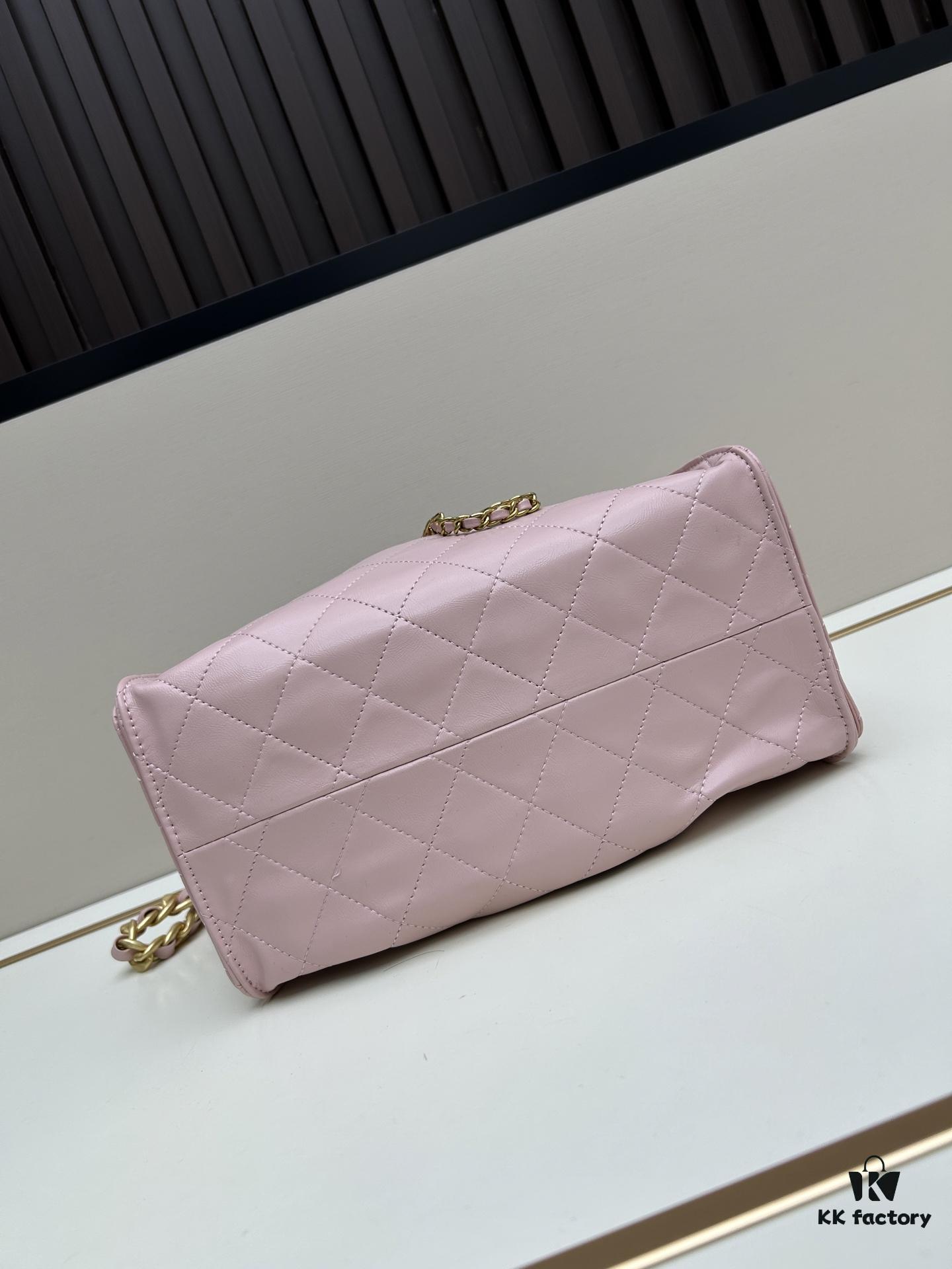 69303e3ff09edb6de4c4d604 New Chanel 25 Handbag ||| The Rising 'Bag King' – The Chanel 25 Bag, the Latest It-Bag Following the 22 Bag!