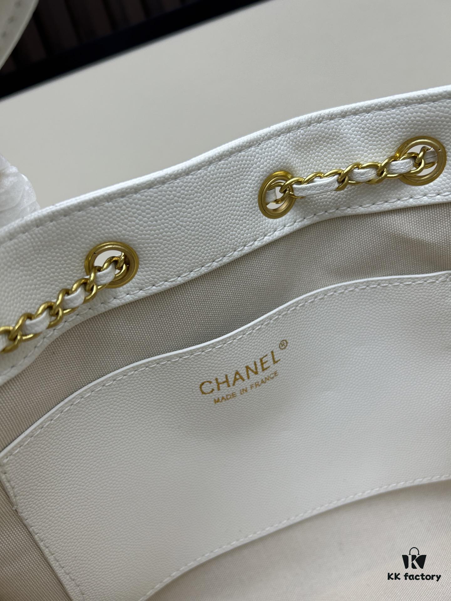 69303e51f09edb6de4c4d613 New Chanel 25 Handbag