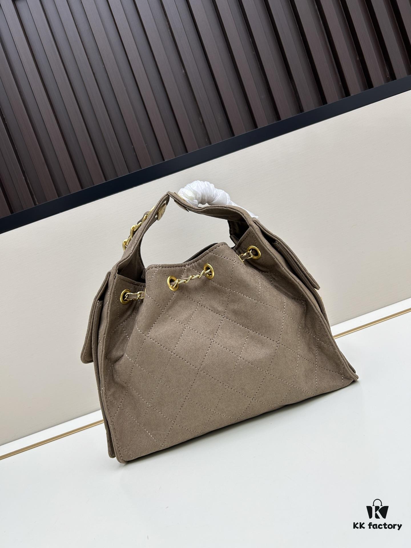 69303e5bf09edb6de4c4d61f New Chanel 25 Handbag ||| The Rising 'It Bag' After the Chanel 22