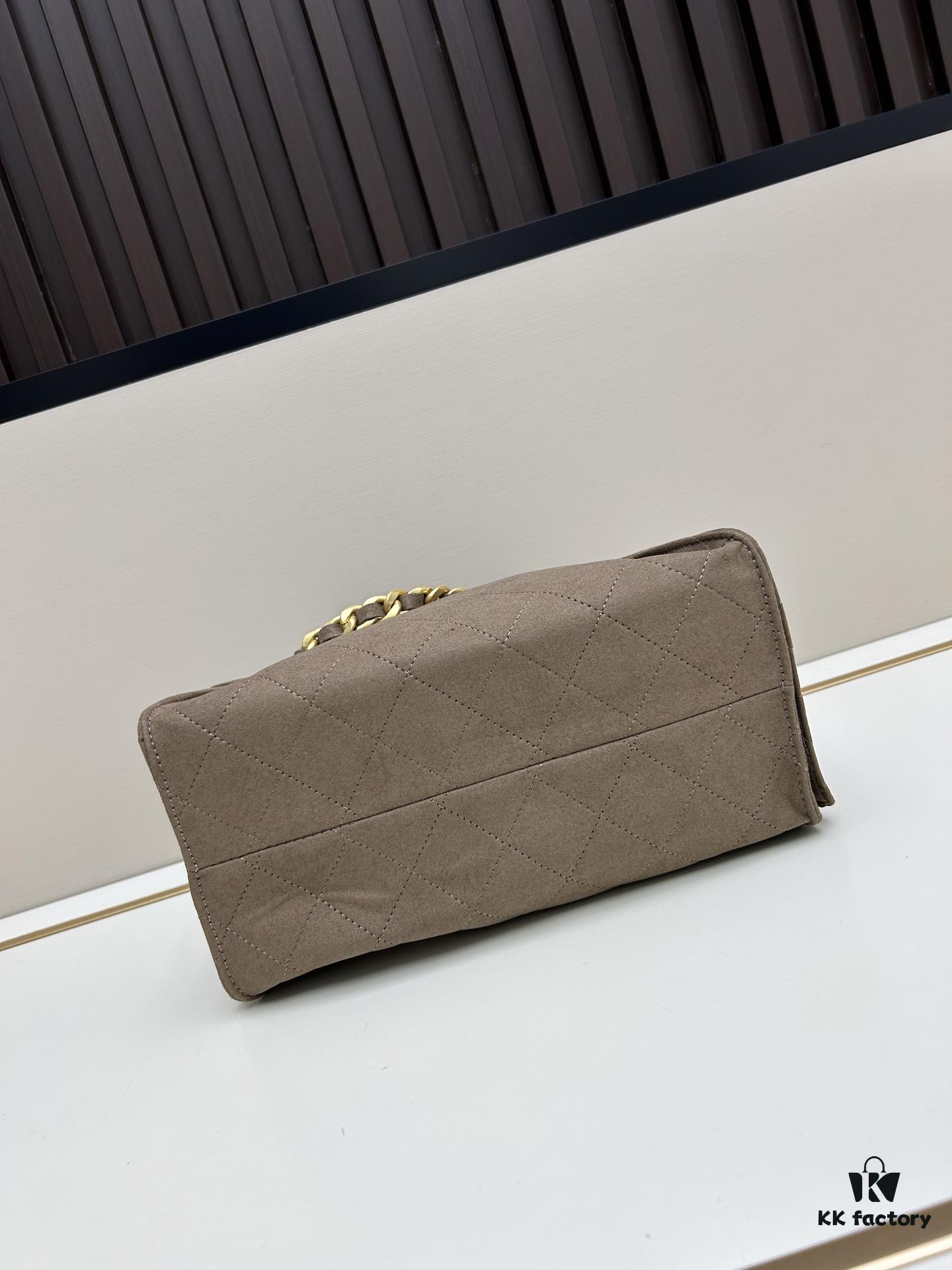 69303e5df09edb6de4c4d624 New Chanel 25 Handbag ||| The Rising 'It Bag' After the Chanel 22