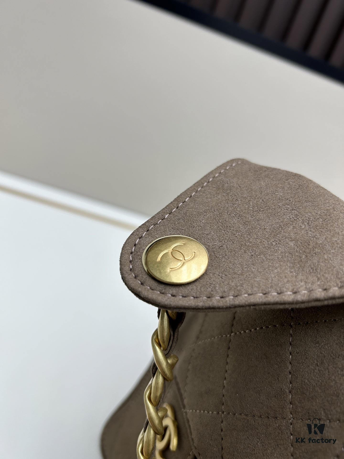 69303e5ff09edb6de4c4d628 New Chanel 25 Handbag ||| The Rising 'It Bag' After the Chanel 22