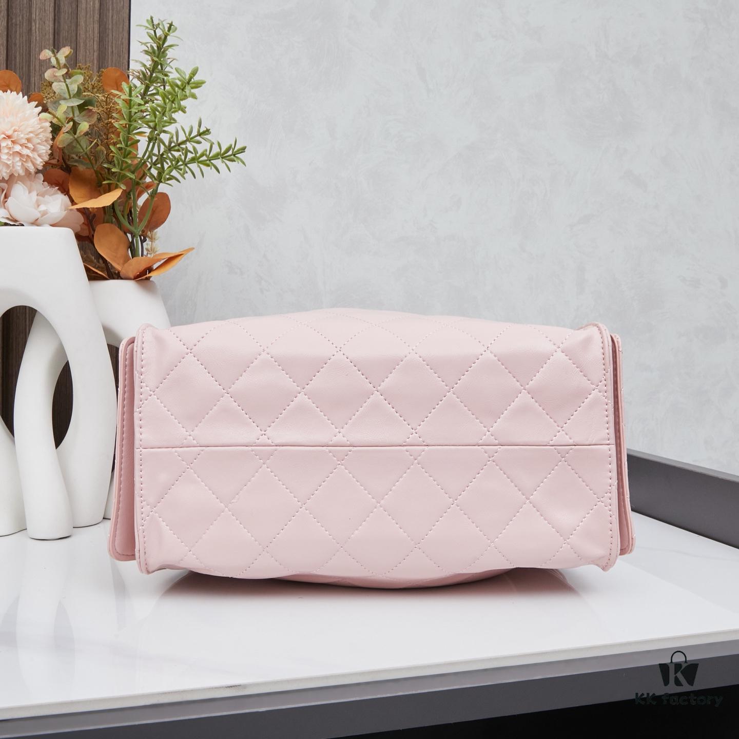 69303e61f09edb6de4c4d62b New Chanel 25 Handbag