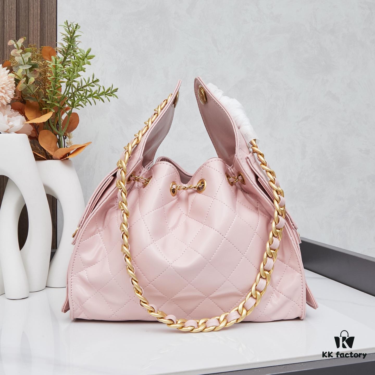 69303e68f09edb6de4c4d634 New Chanel 25 Handbag