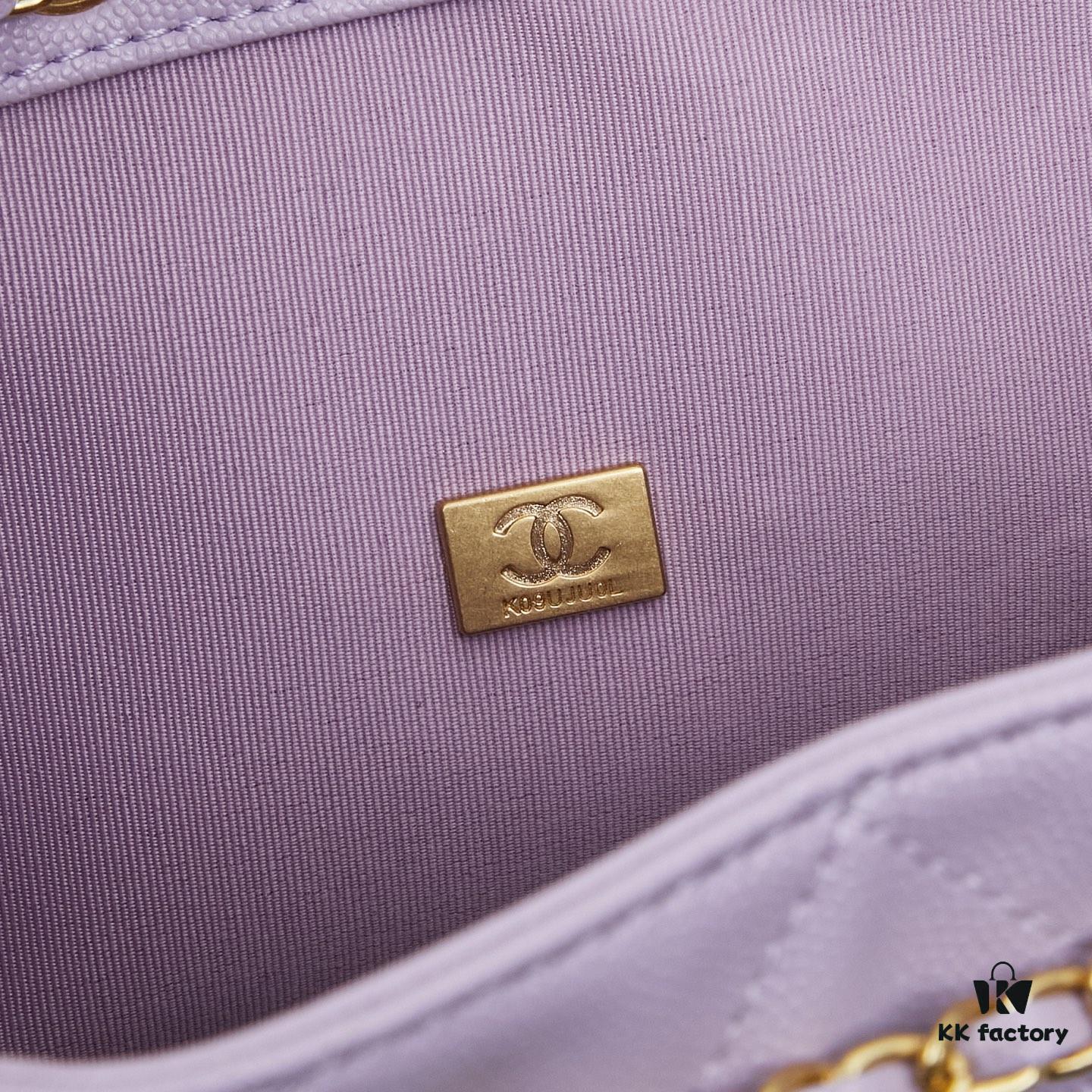 69303e7ff09edb6de4c4d654 New Chanel 25 Handbag ||| The Newly Crowned 'It Bag' Following the Iconic Chanel 22