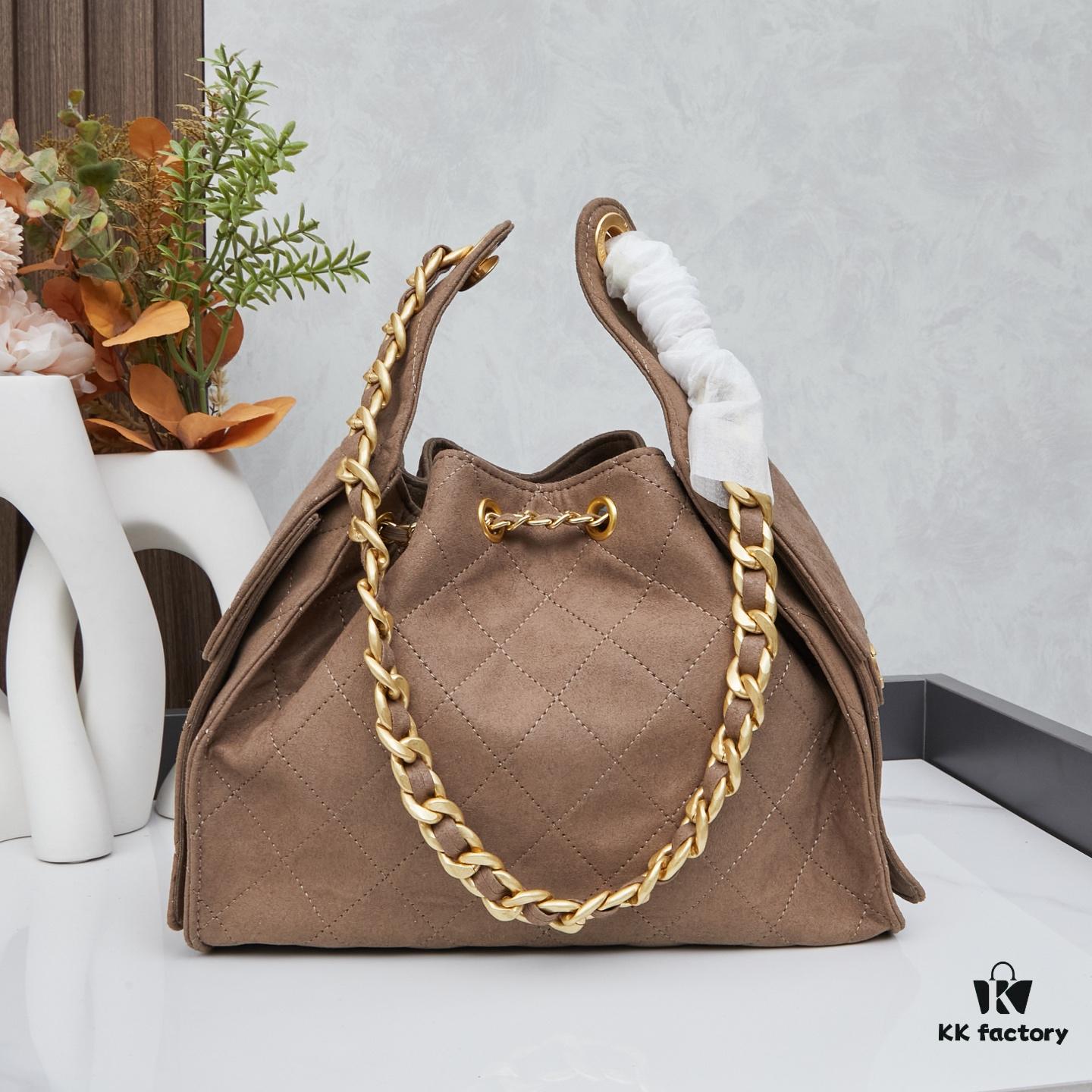 69303eb0f09edb6de4c4d691 New Chanel 25 Handbag