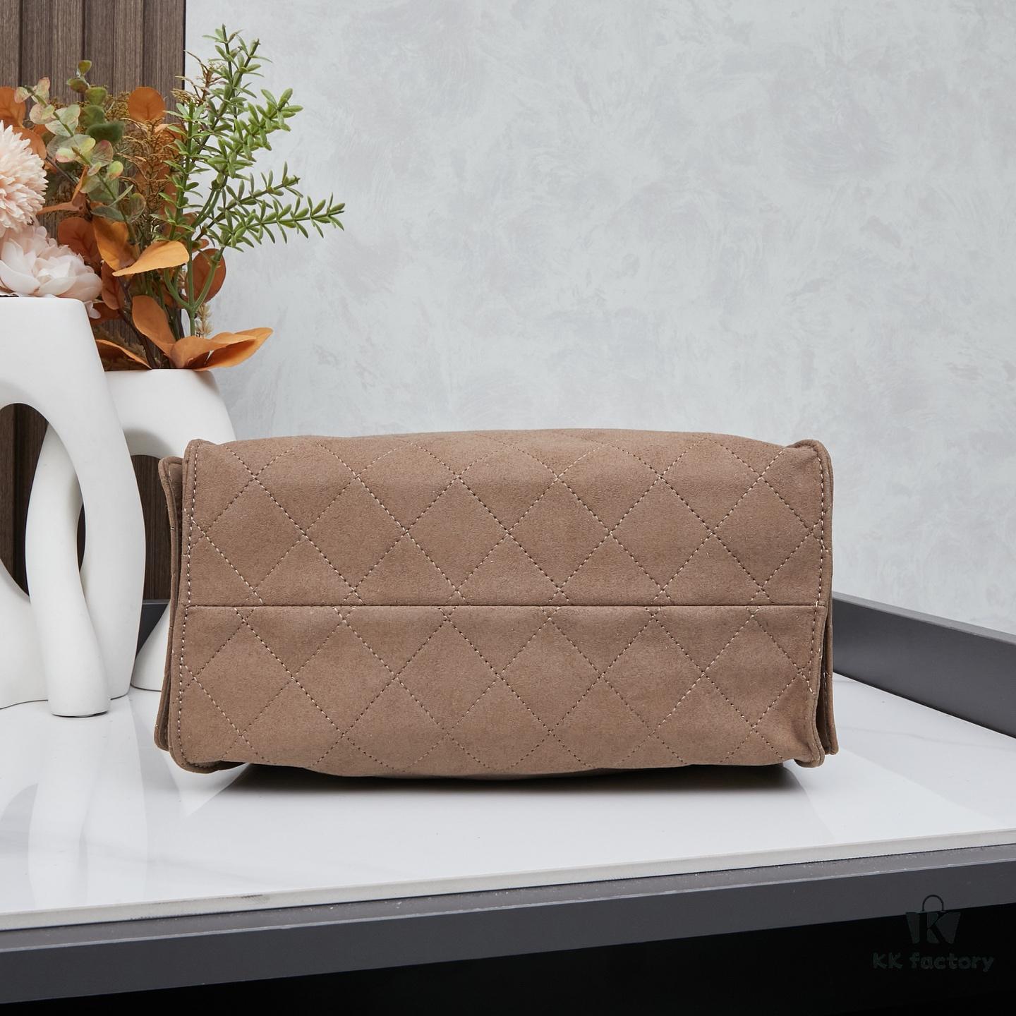 69303eb2f09edb6de4c4d695 New Chanel 25 Handbag