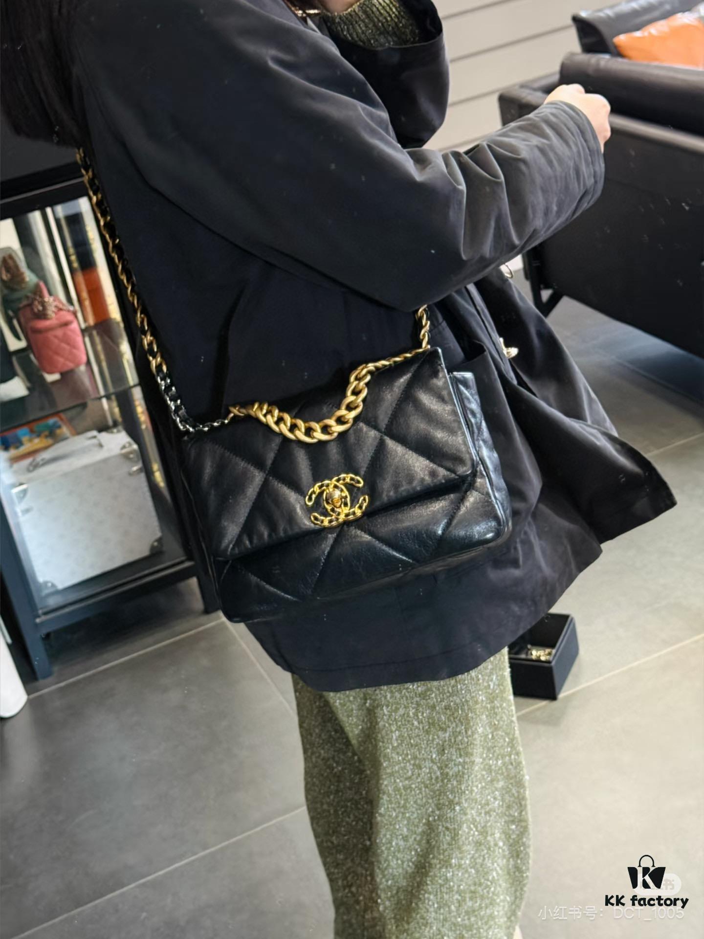 69303ec2f09edb6de4c4d6a8 New Arrival with Box CHANEL Chanel Platinum White 19 Bag