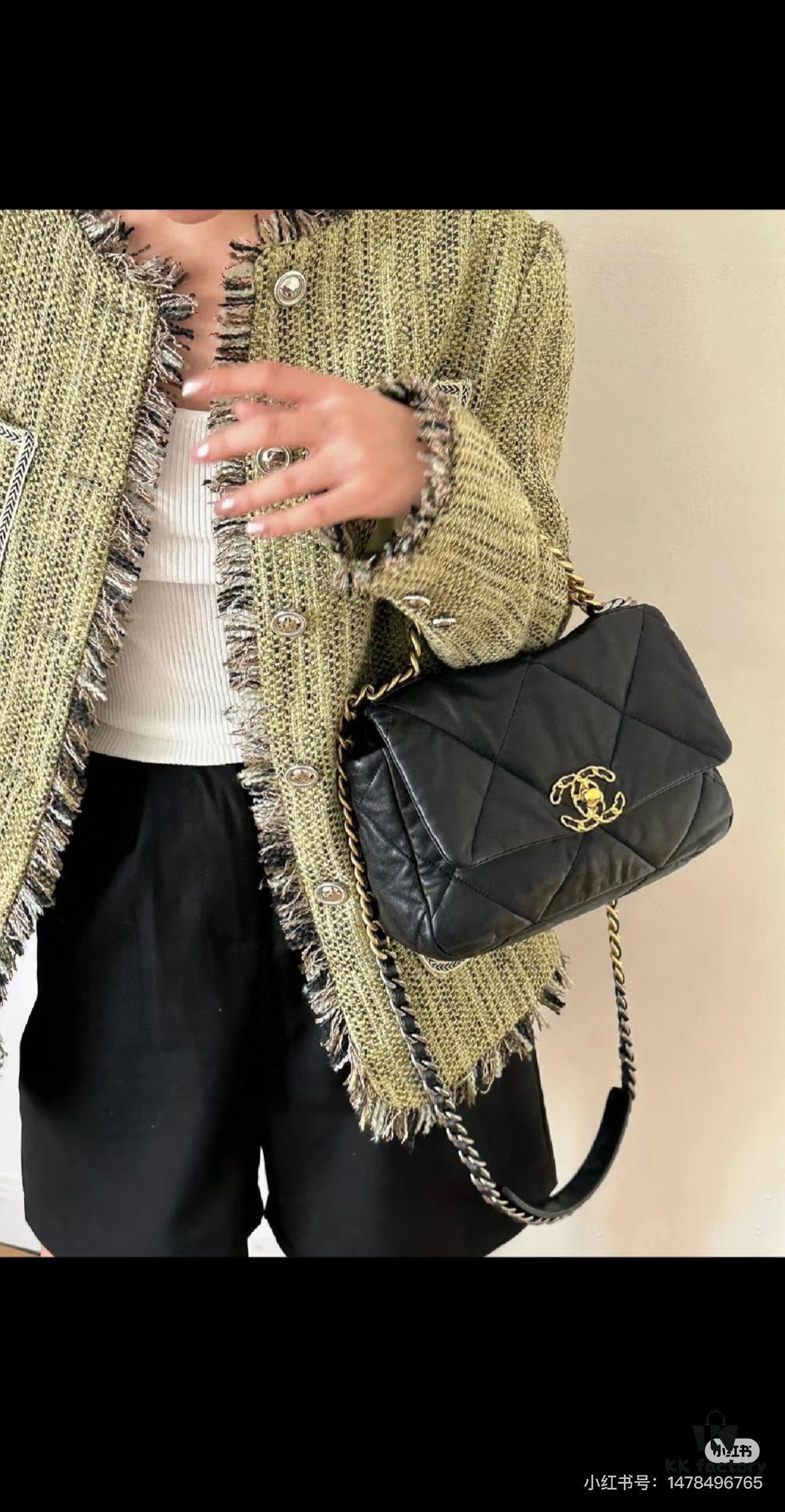 69303ec4f09edb6de4c4d6aa New Arrival with Box CHANEL Chanel Platinum White 19 Bag