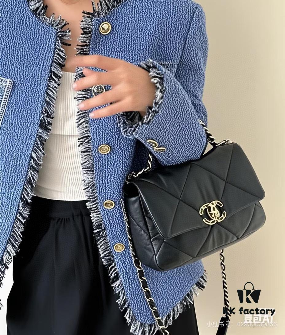 69303ec5f09edb6de4c4d6ab New Arrival with Box CHANEL Chanel Platinum White 19 Bag