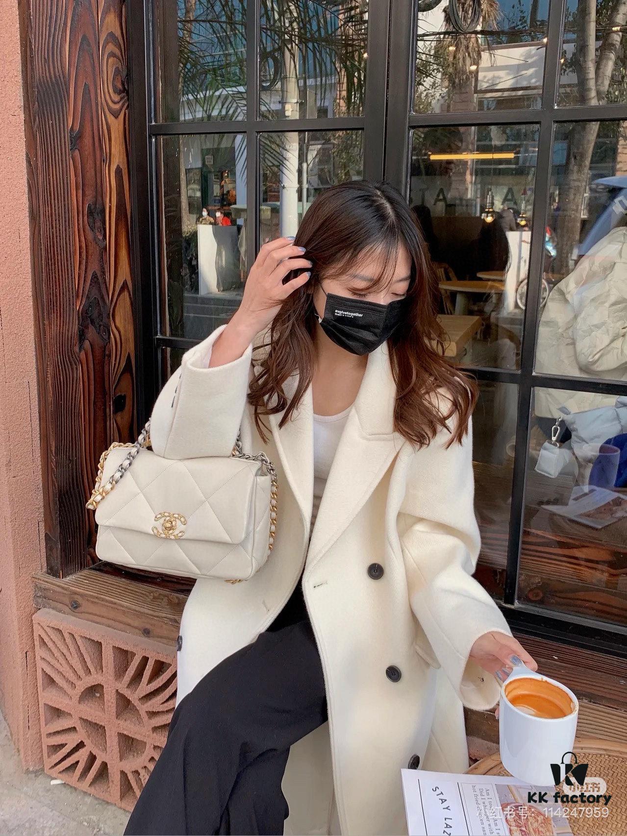 69303ecff09edb6de4c4d6b5 New Arrival with Box CHANEL Chanel Platinum White 19 Bag