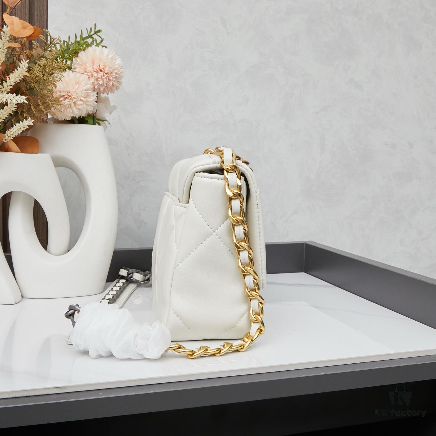 69303f32f09edb6de4c4d70b New Arrival with Box CHANEL Chanel Platinum White 19 Bag