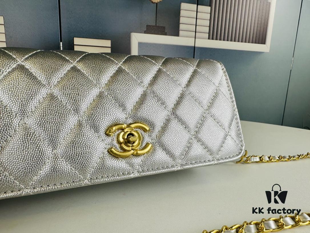 69304083f09edb6de4c4d83b New Arrival Recommended Today 🌸 CHANEL 23K Camellia Clasp Underarm Bag