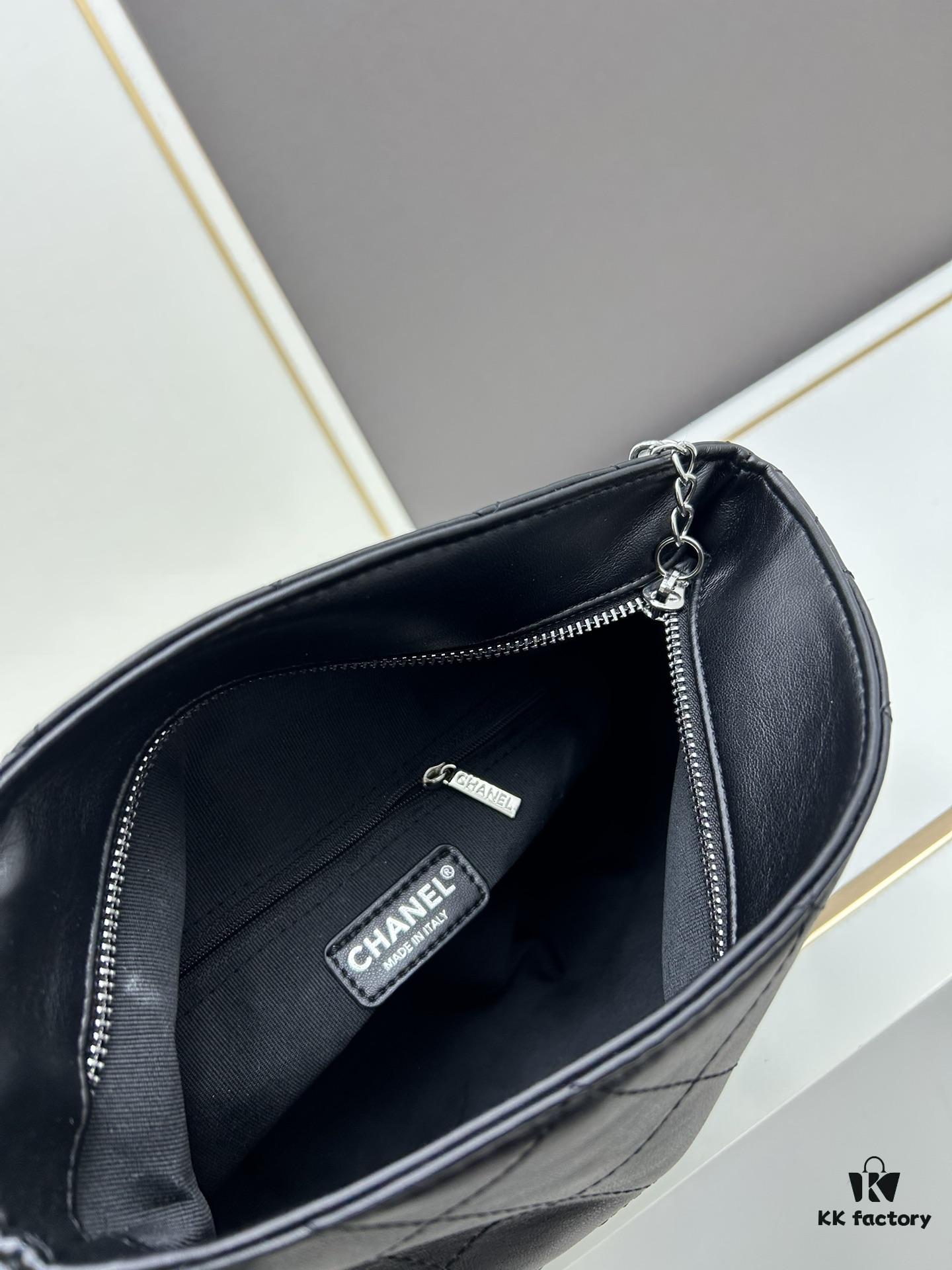 693040dff09edb6de4c4d88a New Small Size Chanel Black Silver Exterior Stitching Hobo Bag ②size