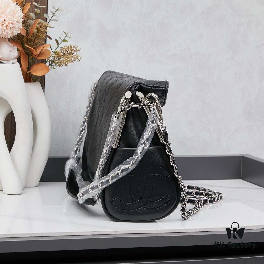 693040e5f09edb6de4c4d88c New Large-Sized Chanel Black and Silver Exterior Stitching Hobo Bag ② Size