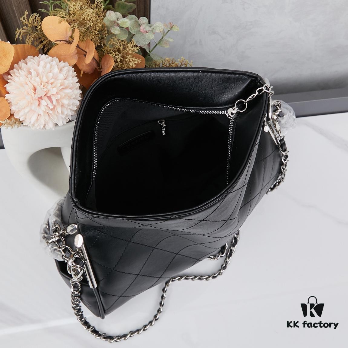 693040eef09edb6de4c4d895 New Large-Sized Chanel Black and Silver Exterior Stitching Hobo Bag ② Size