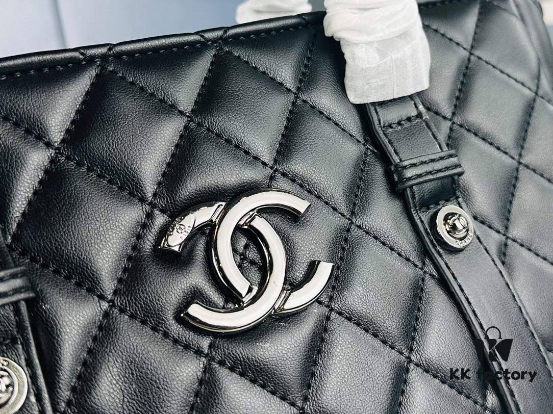 693041f0f09edb6de4c4d94b New Chanel Handle WOC Bag