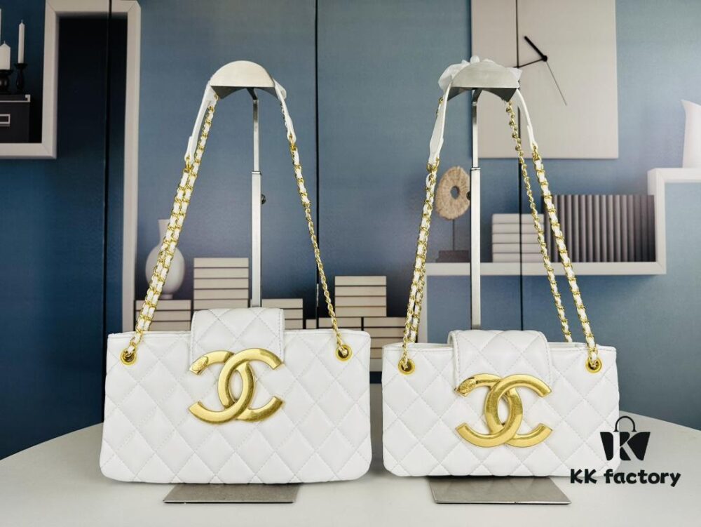 6930423cf09edb6de4c4d9aa New Arrival Large Size 210 Small Size 200 40,000+ into Chanel 24C Retro Oversized Logo Horizontal Chain Bag