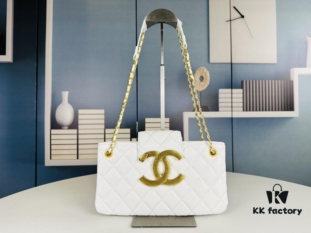 6930423df09edb6de4c4d9ad New Arrival Large Size 210 Small Size 200 40,000+ into Chanel 24C Retro Oversized Logo Horizontal Chain Bag
