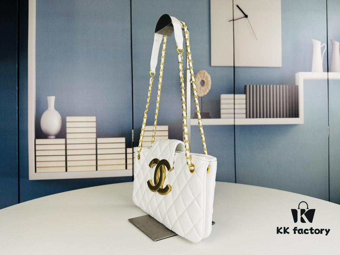 6930423df09edb6de4c4d9ae New Arrival Large Size 210 Small Size 200 40,000+ into Chanel 24C Retro Oversized Logo Horizontal Chain Bag