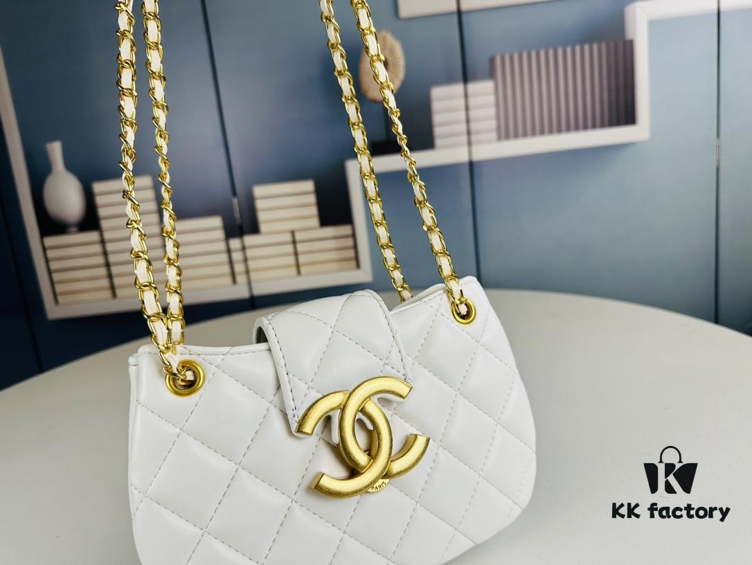 69304256f09edb6de4c4d9ca Small Chanel 24C Vintage Messenger Bag