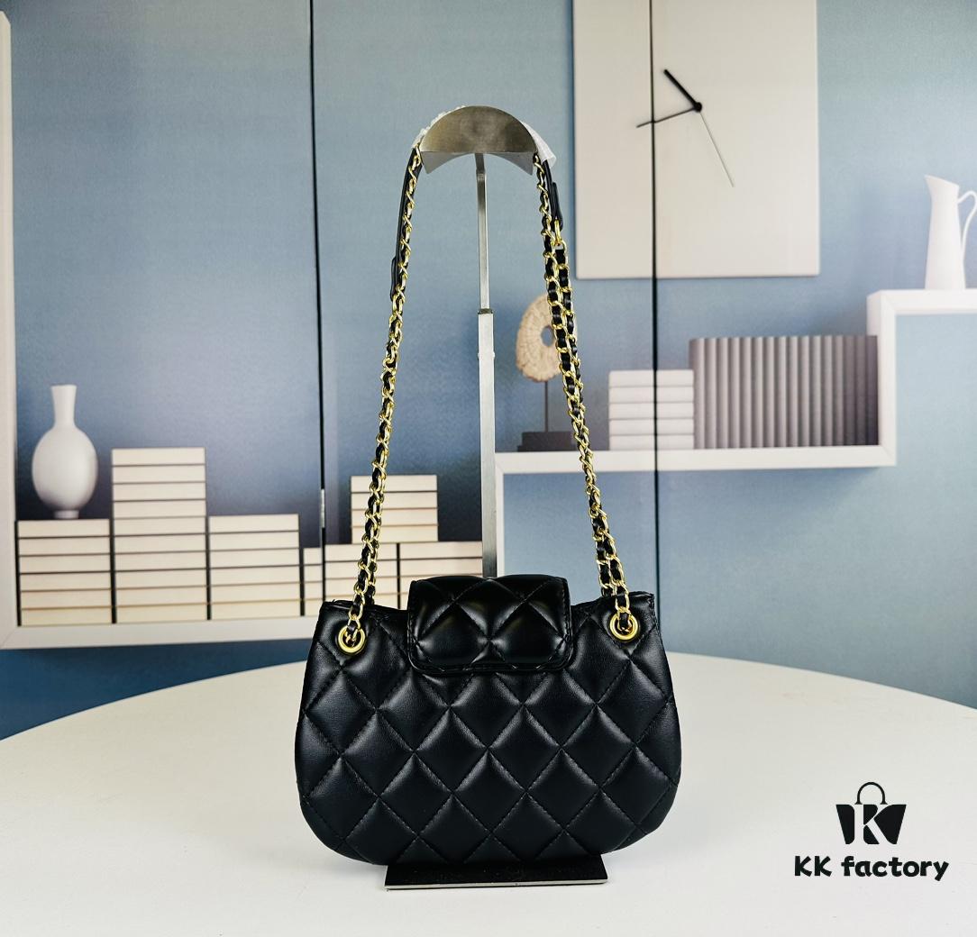 69304265f09edb6de4c4d9d5 Small Chanel 24C Vintage Messenger Bag