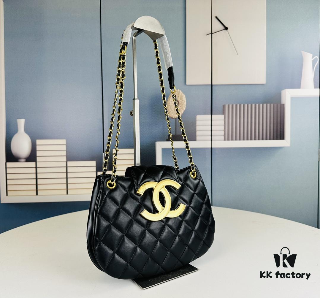 69304268f09edb6de4c4d9d8 Large Chanel 24C Vintage Messenger Bag