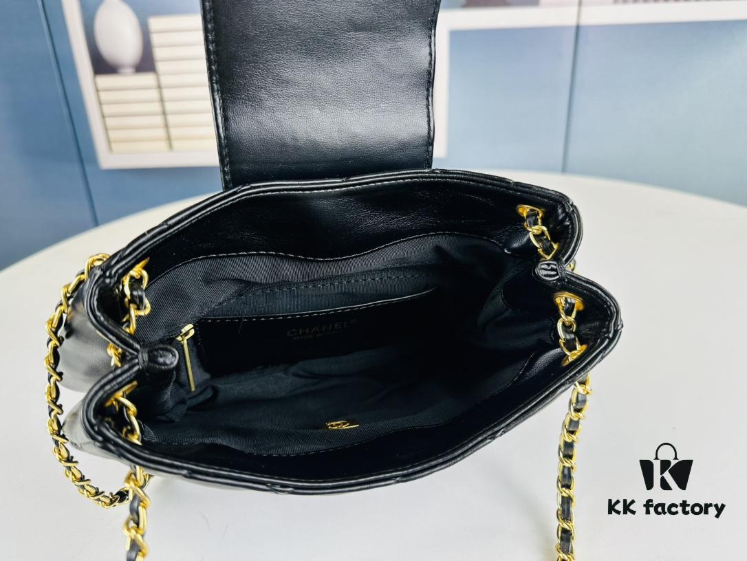 6930426df09edb6de4c4d9dd Large Chanel 24C Vintage Messenger Bag