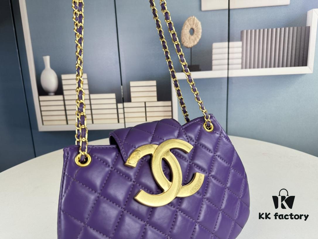 69304278f09edb6de4c4d9e5 Large Chanel 24C Vintage Messenger Bag