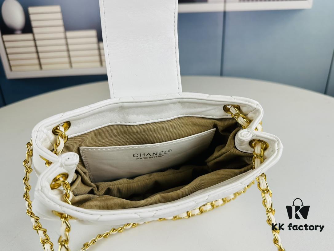 6930427df09edb6de4c4d9ec Small Chanel 24C Vintage Messenger Bag