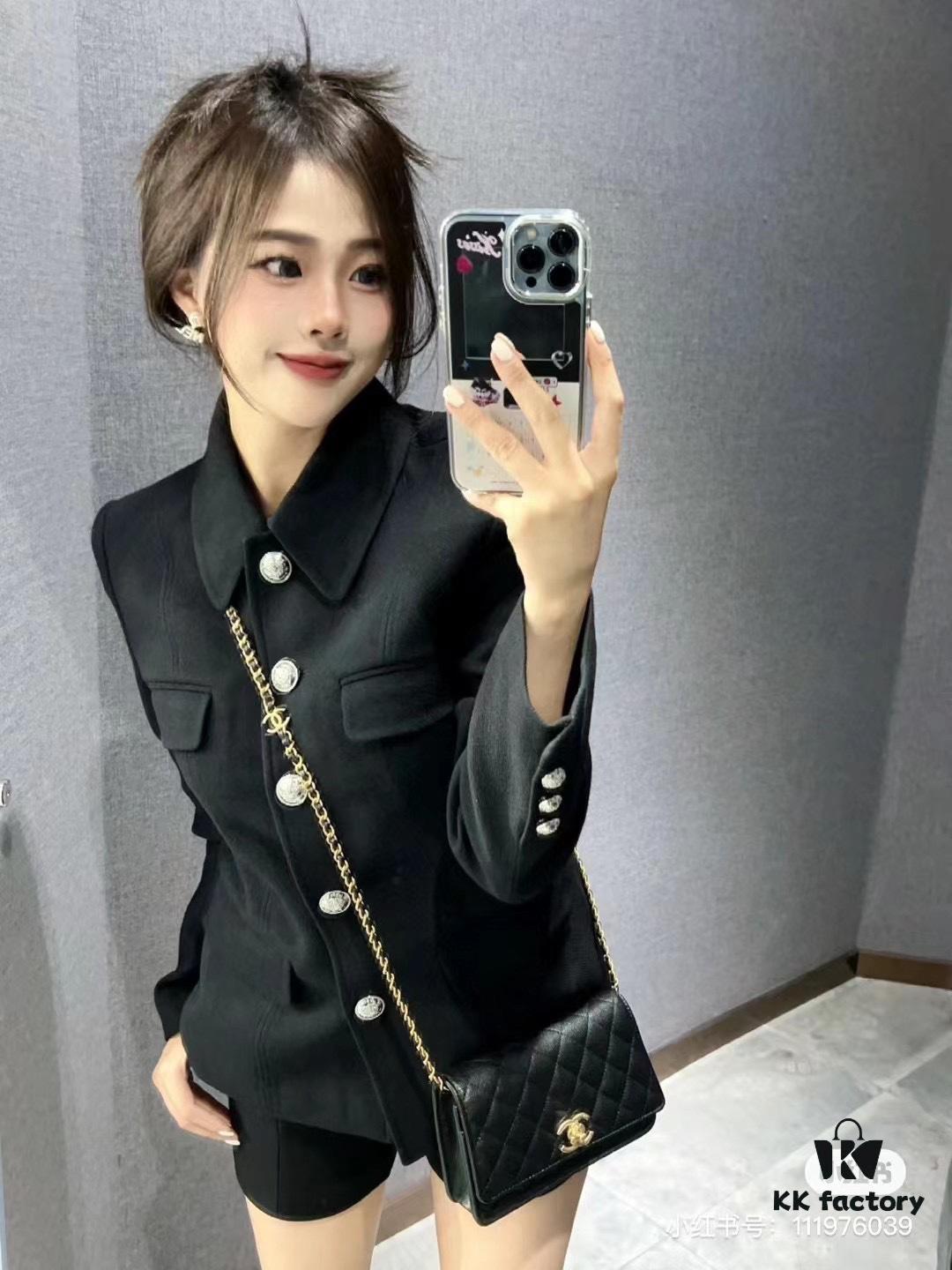 69304288f09edb6de4c4d9f3 New Arrival Today's Recommendation 🌸 CHANEL 23K Camellia Clasp Underarm Bag