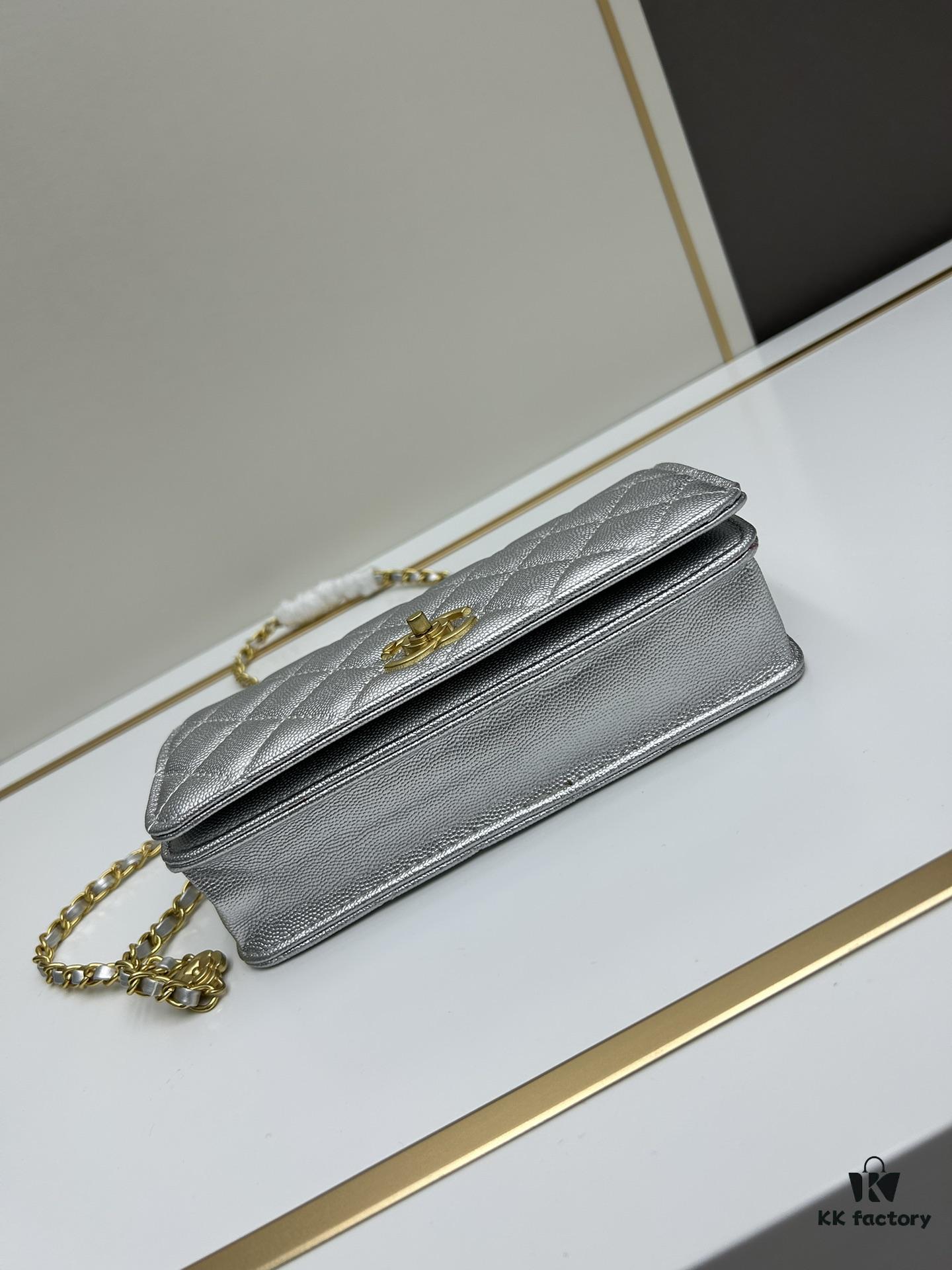 New Arrival Today's Recommendation 🌸 CHANEL 23K Camellia Clasp Underarm Bag
