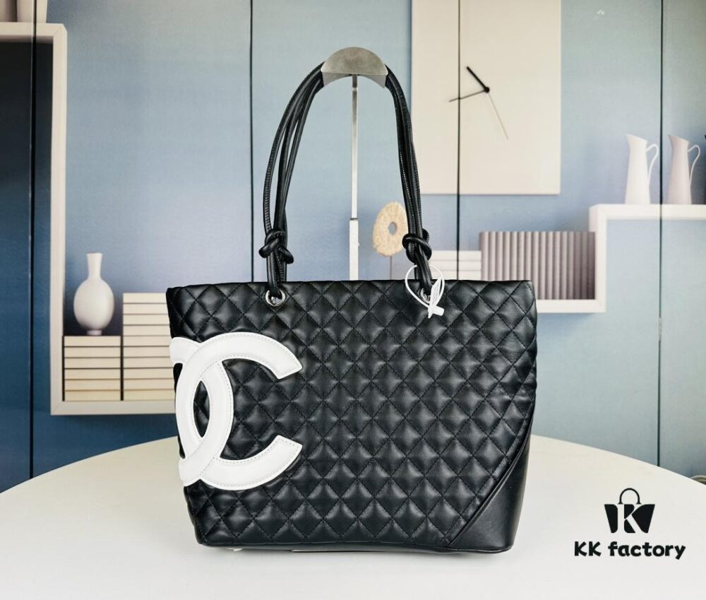 693042c5f09edb6de4c4da1f New Chanel Panda Kangpeng Tote Bag ||| Classic black and white panda colorway, exuding a high-end aesthetic!