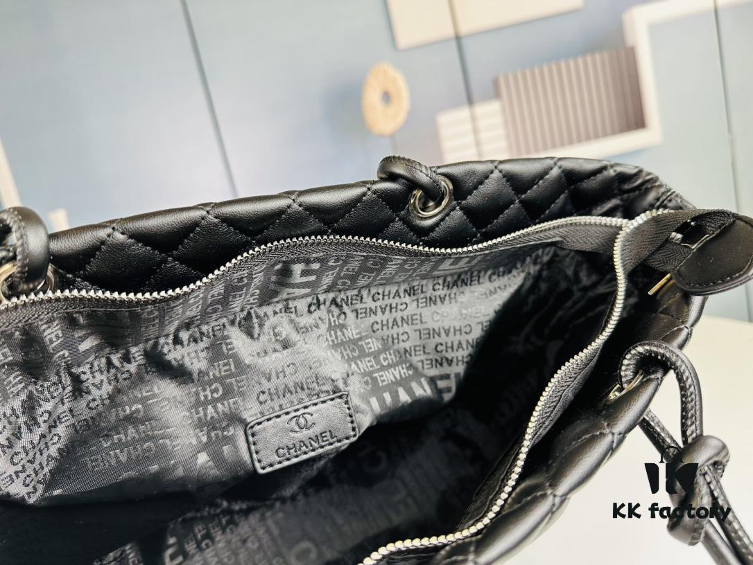 693042d0f09edb6de4c4da2a New Chanel Panda Kangpeng Tote Bag ||| Classic black and white panda colorway, exuding a high-end aesthetic!