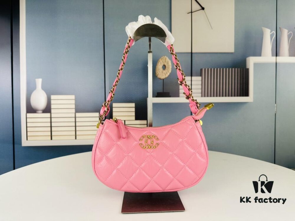693042d8f09edb6de4c4da34 New Chanel 23K | This Season's Must-Have Hobo Shoulder Bag