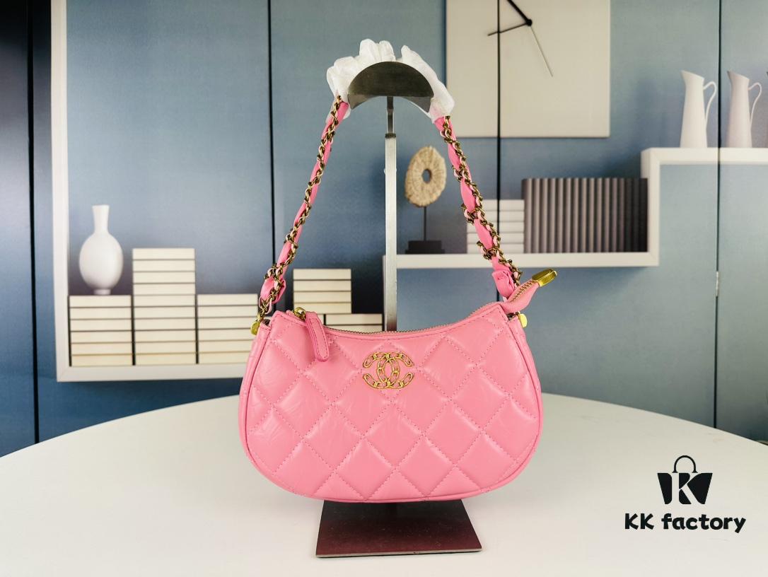 693042d8f09edb6de4c4da34 New Chanel 23K | This Season's Must-Have Hobo Shoulder Bag