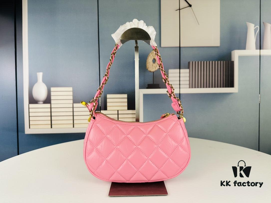 693042d8f09edb6de4c4da36 New Chanel 23K | This Season's Must-Have Hobo Shoulder Bag