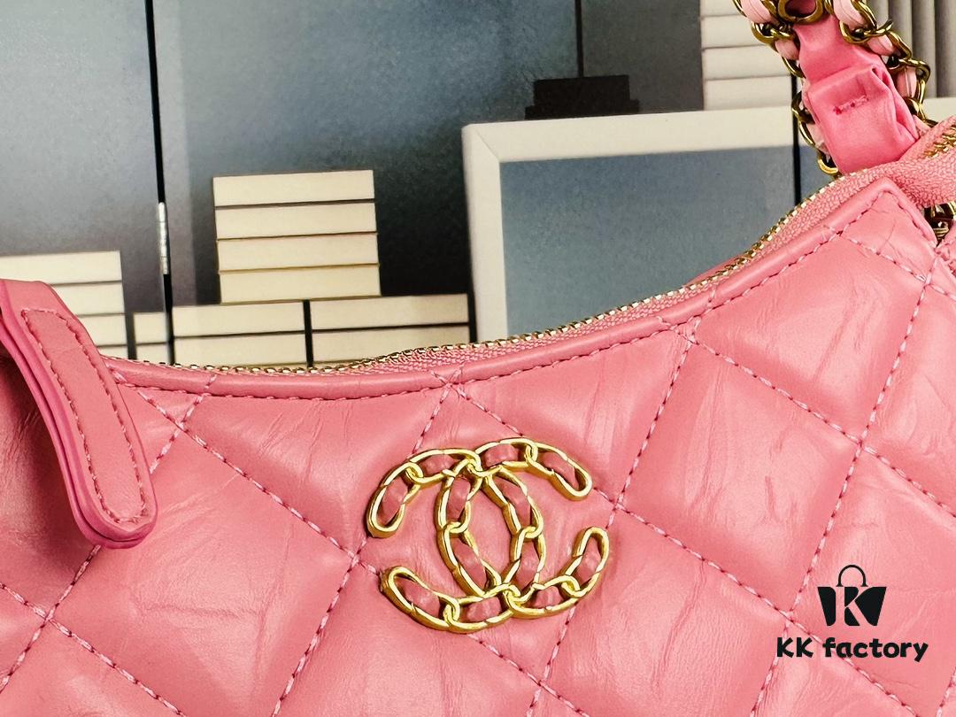 693042daf09edb6de4c4da38 New Chanel 23K | This Season's Must-Have Hobo Shoulder Bag