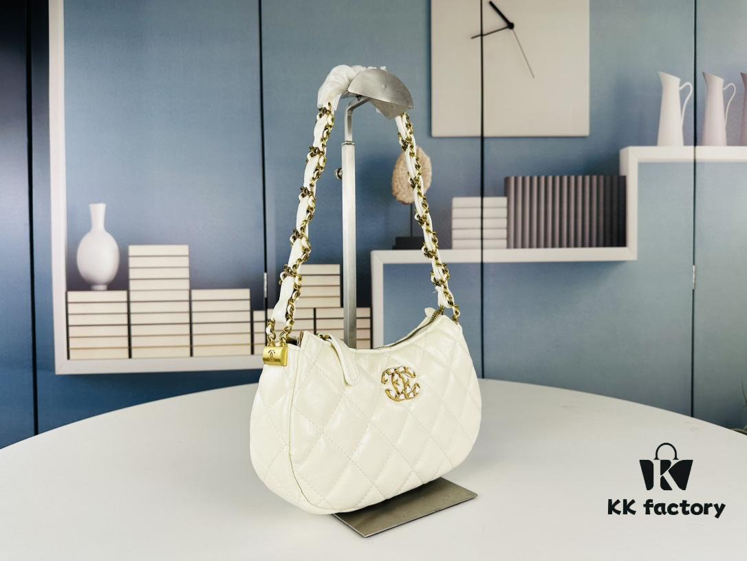 693042e1f09edb6de4c4da40 New Chanel 23K | This Season's Must-Have Hobo Shoulder Bag