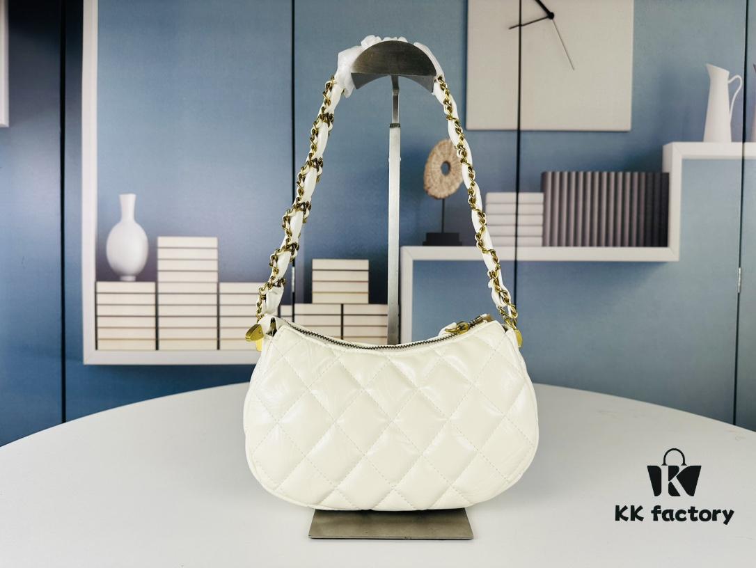 693042e4f09edb6de4c4da44 New Chanel 23K | This Season's Must-Have Hobo Shoulder Bag
