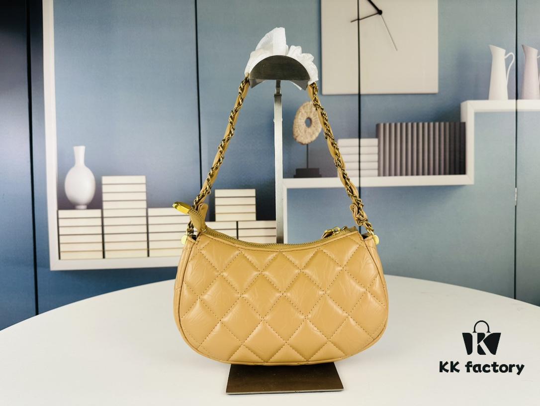 New Chanel 23K | This Season's Must-Have Hobo Shoulder Bag