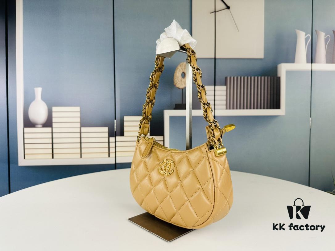 New Chanel 23K | This Season's Must-Have Hobo Shoulder Bag