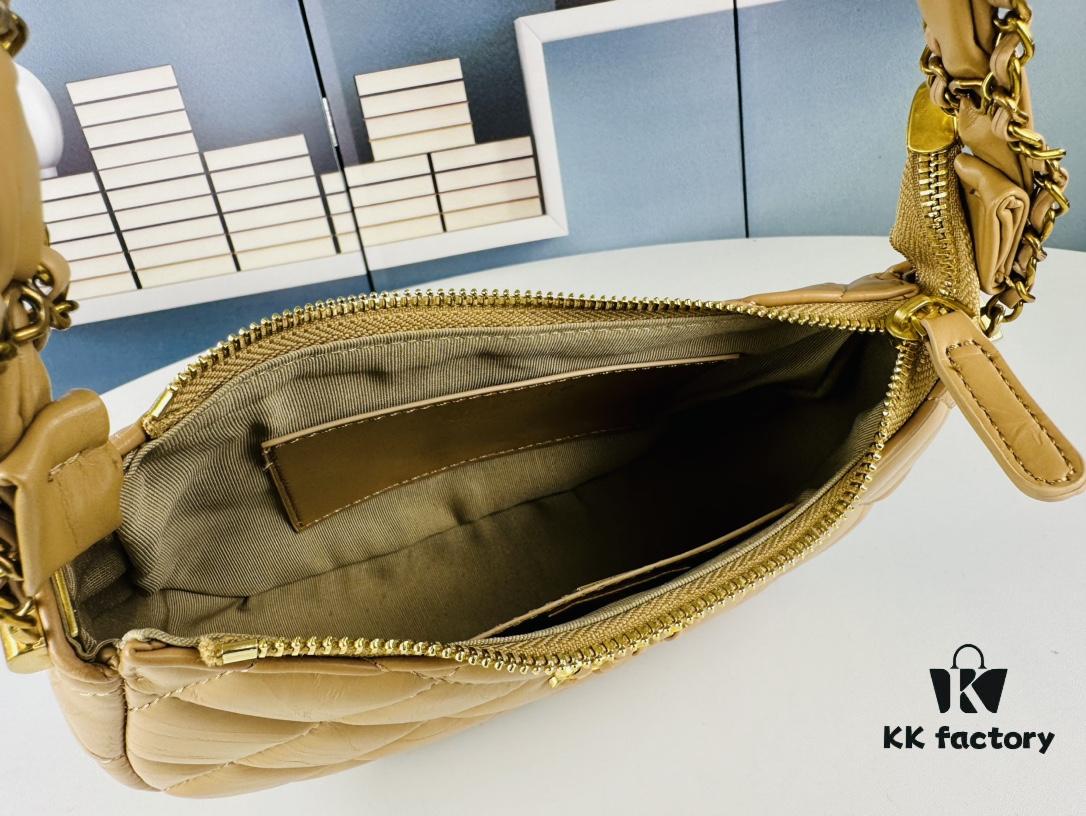 New Chanel 23K | This Season's Must-Have Hobo Shoulder Bag