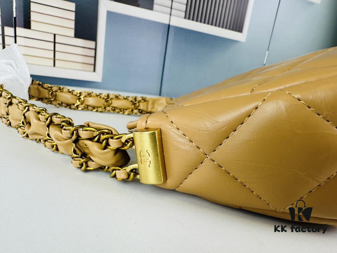 New Chanel 23K | This Season's Must-Have Hobo Shoulder Bag