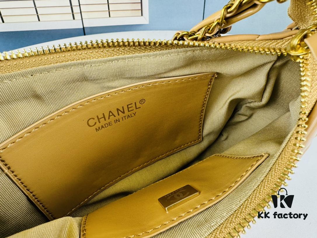 New Chanel 23K | This Season's Must-Have Hobo Shoulder Bag