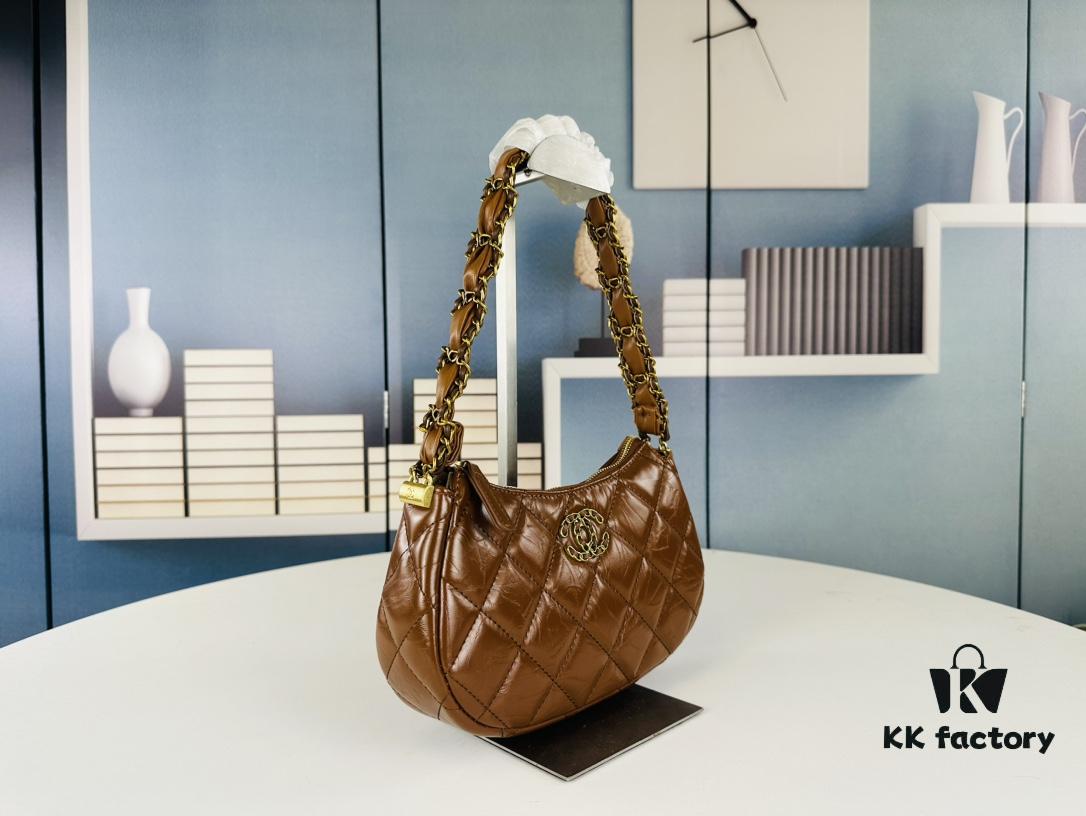 693042ecf09edb6de4c4da50 New Chanel 23K | The Must-Buy Hobo Bag of the Season