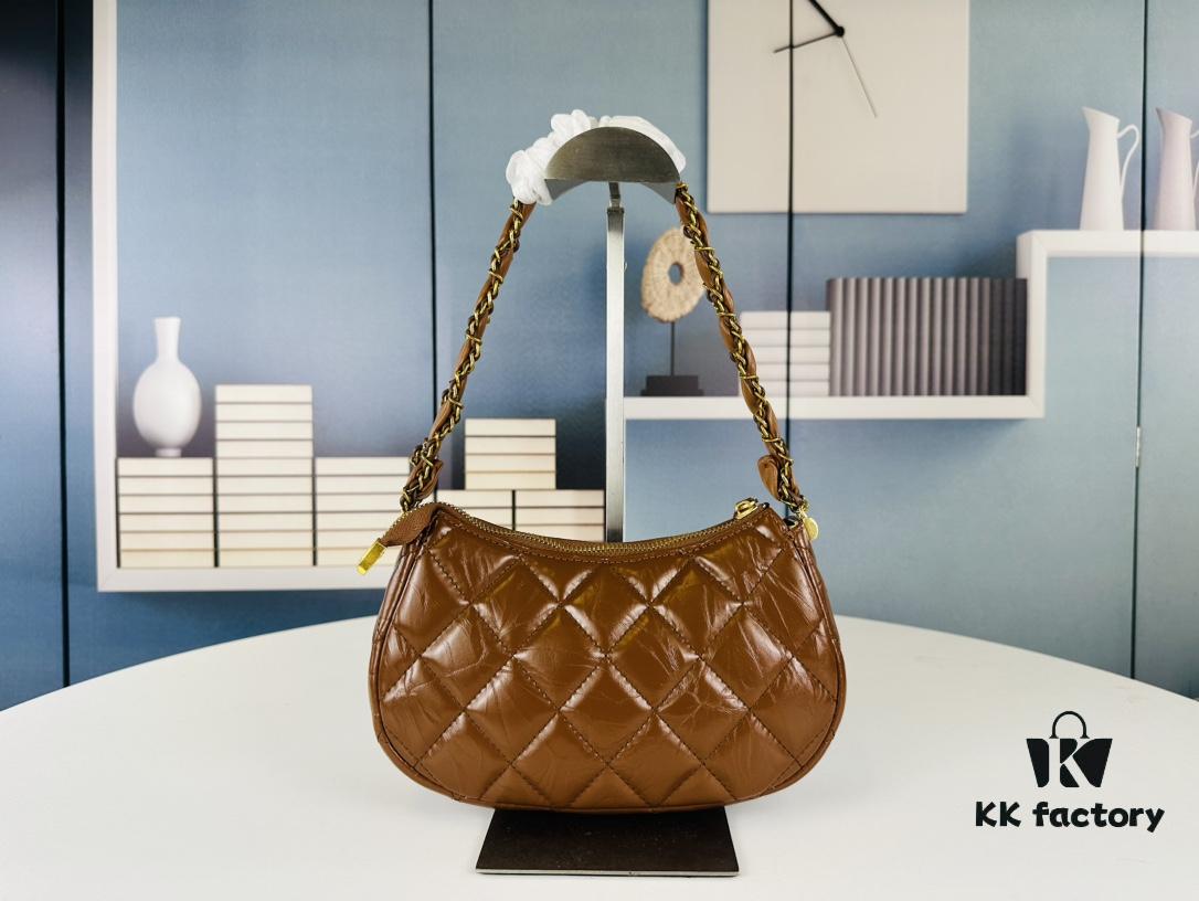 693042ecf09edb6de4c4da51 New Chanel 23K | The Must-Buy Hobo Bag of the Season
