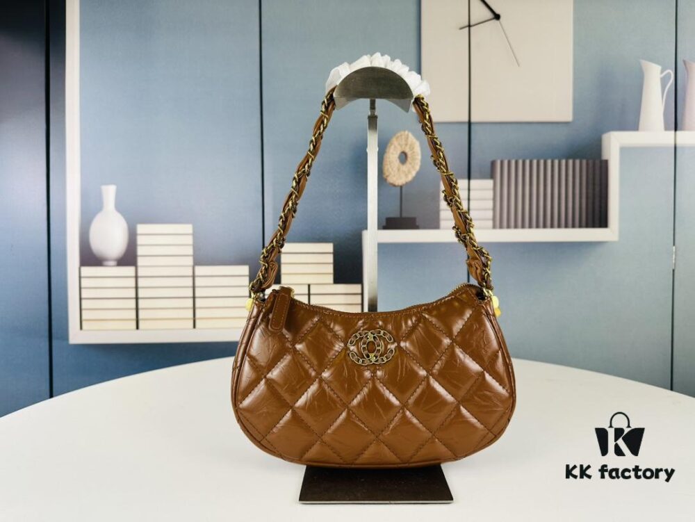 693042edf09edb6de4c4da52 New Chanel 23K | The Must-Buy Hobo Bag of the Season